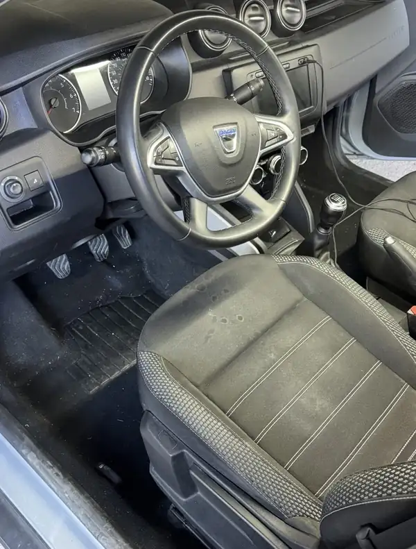 Avant : Intérieur · Dacia Duster